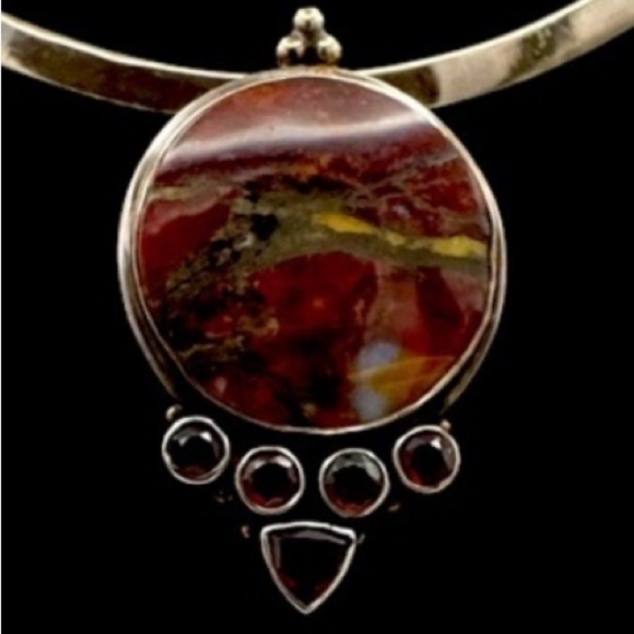 Stunner that shifts in LIGHT .925 Sterling Silver With 5 Garnet stones & Jasper - Picture 6 of 16